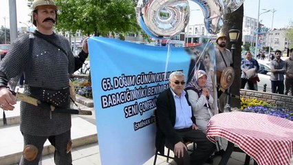 Mehter takımı eşliğinde sürpriz doğum günü kutlaması