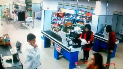 Kızıltepe’de markete silahlı soygun kamerada
