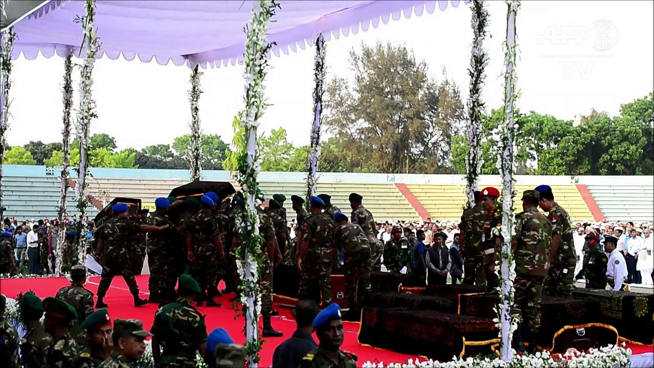 Thousands pay tribute to Bangladesh crash victims