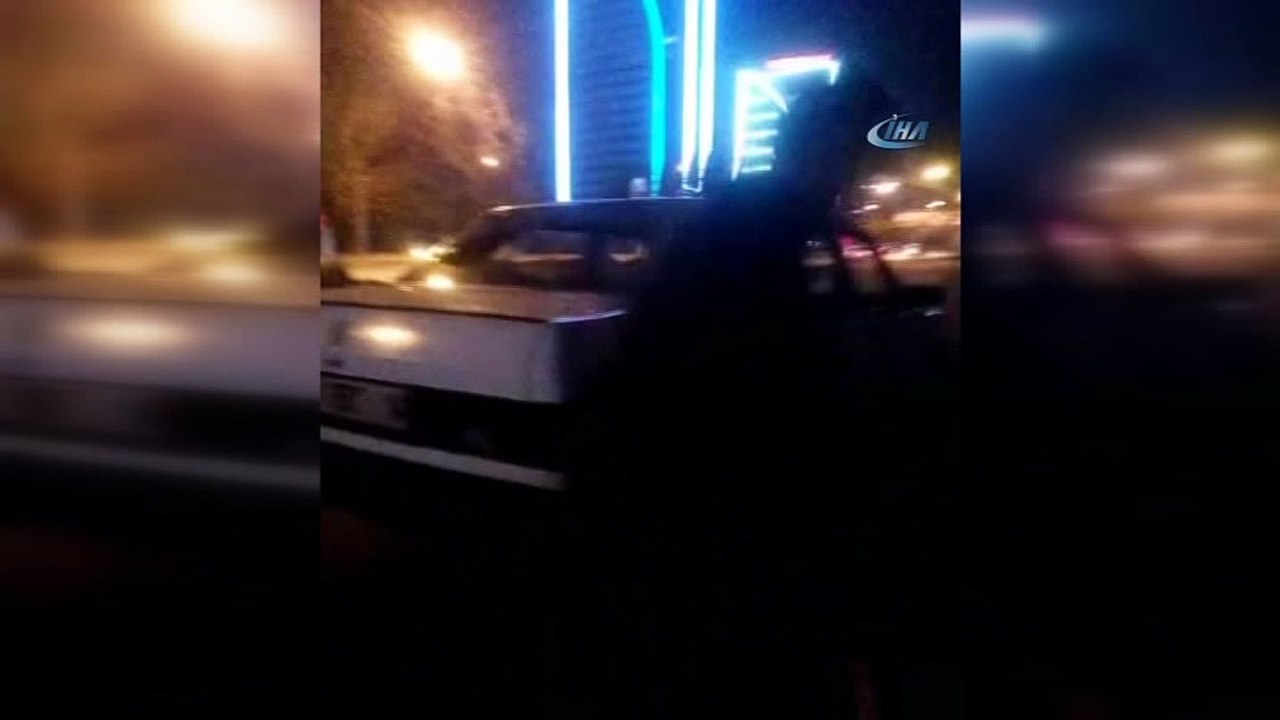 Aracını ateşe verdiği anları sosyal medyada paylaştı