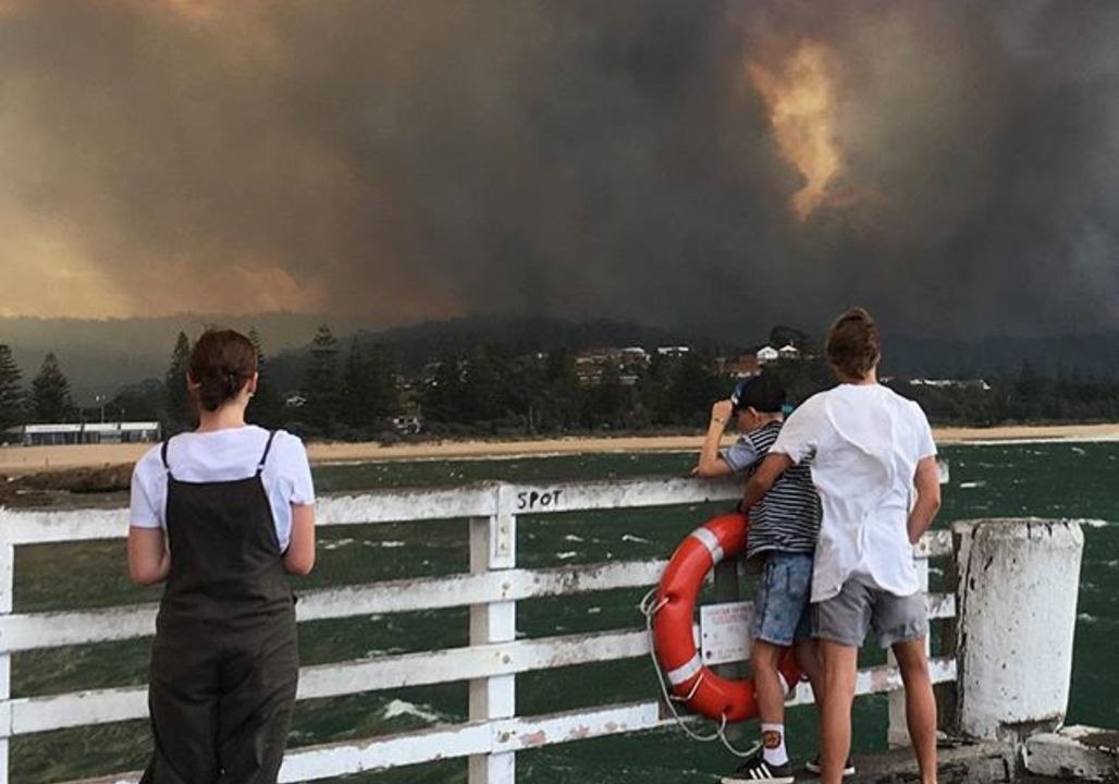 Residents Retreat to Tathra Beach as Bushfire Destroys Homes
