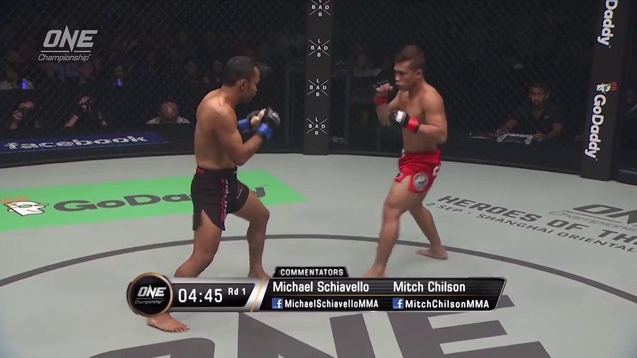 Dejdamrong Sor Amnuaysirichoke(Muay Thai) vs. Robin Catalan _ MMA _(HD720p)