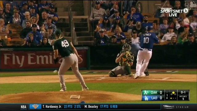 Justin Turner Suffers Broken Wrist