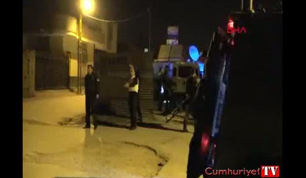 Kendisine ceza yazan polislere ateş açtı