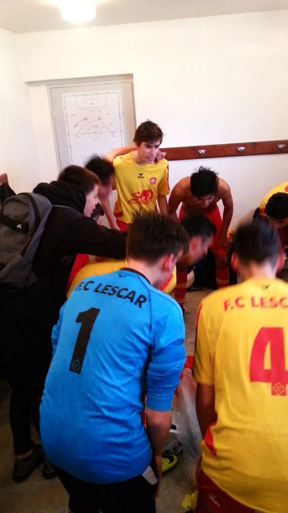 LE CRI DE JOIE DES U17 APRES LA VICTOIRE CONTRE MAULEON