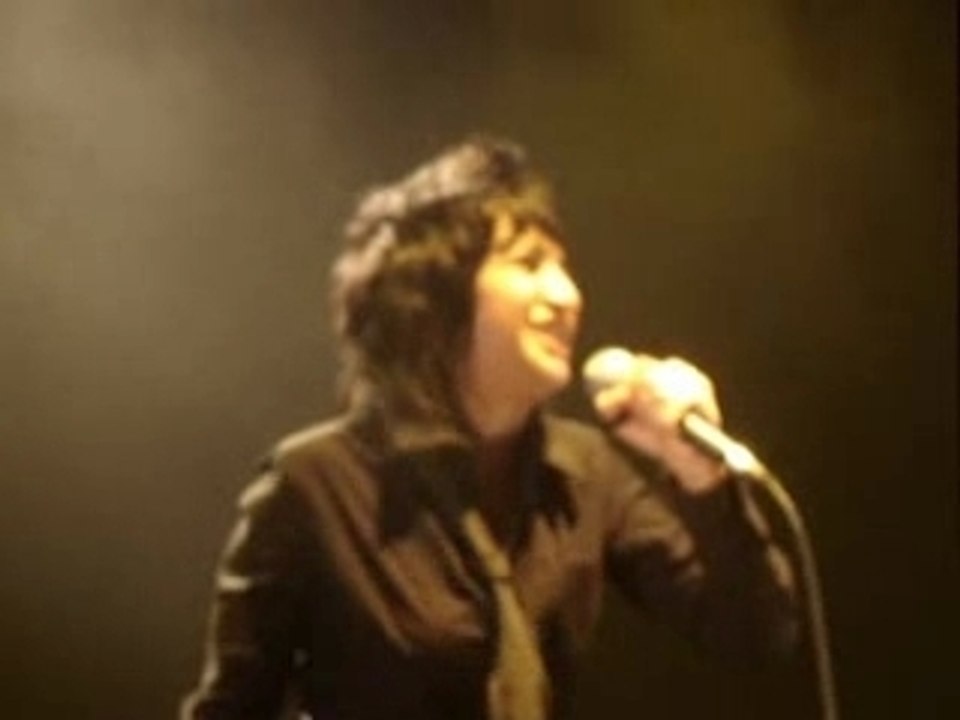 Julie Mazi casser la voix