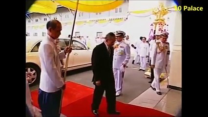 เปิดคลิปลับ! พระราชินีนุ้ย สุทิดา ในอดีตเคยเปิดลิฟท์รับเสด็จในหลวง ร.9 และสมเด็จพระราชินีมาแล้ว!