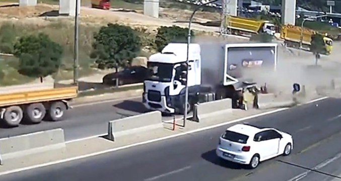 Hurdaya Dönen Arabadan Burunları Kanamadan Çıktılar