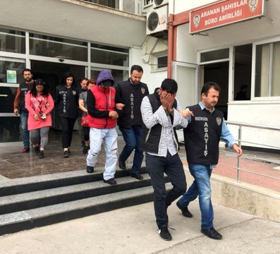 Aynı Arabada Fuhuş Yapan 4 Kişiyi Polis Suçüstü Yakaladı
