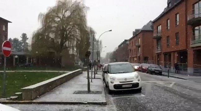 Mons sous la neige, attention au verglas