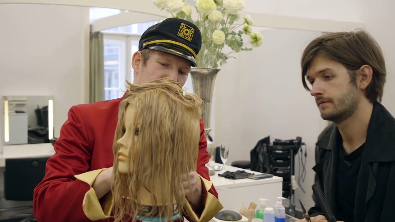 Ein Tag als Friseur (feat. pauT) | Michael Buchinger bei Ossig