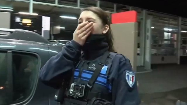 La police contrôle un homme dont « la future femme » est une hôtesse de téléphone rose