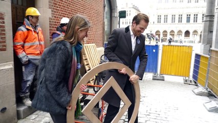 La Grand-Place de Bruxelles parée de logos en bronze pour ses 20 ans au patrimoine mondial