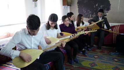 Saz ustası olmak için Aşık Veysel'den feyzalıyorlar - SİVAS