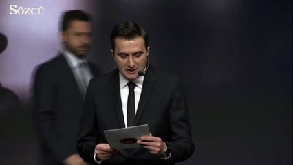 HSK Cumhurbaşkanı Erdoğan gelirken gençler ayağa kalkıyor