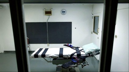 Trump urges death penalty for opioid dealers