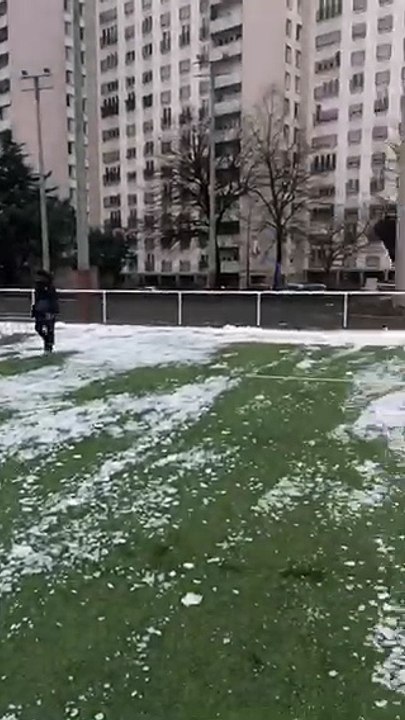 Le Red Star déneige son terrain