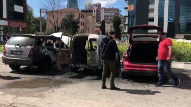 Park halindeki araç alev alev yandı...Yanan araçta kundaklama şüphesi