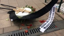 Hasan Celal Güzel'in cenazesinde Kılıçdaroğlu'nun çelengi devrildi