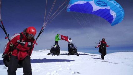 Murat Dağı'nda kayaklı yamaç paraşütü yaptılar - KÜTAHYA