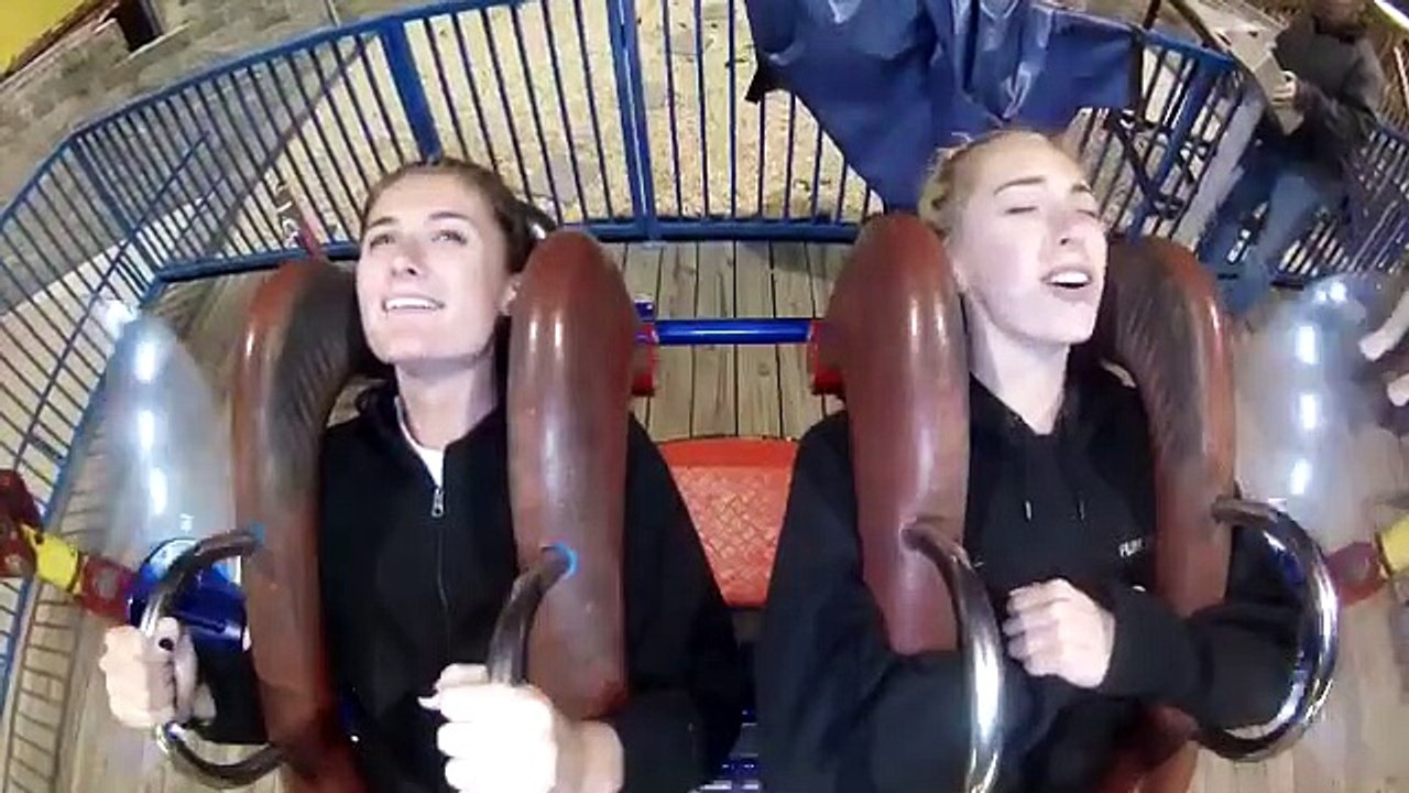 La tête de cette fille dans un manège à sensations fortes : juste MYTHIQUE