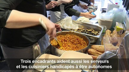 Paris: chez "Joyeux", le café est servi par des handicapés