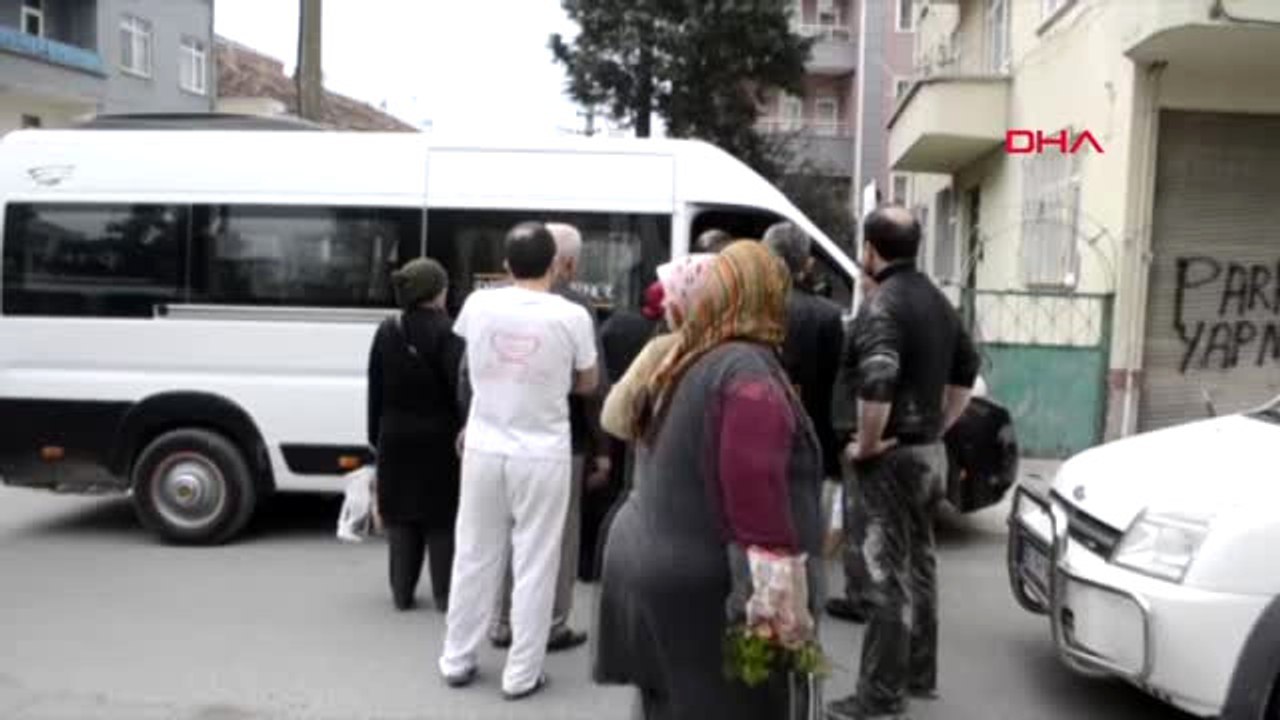 Samsun Okul Servisinde Unutulan Çocuğu Polis Kurtardı