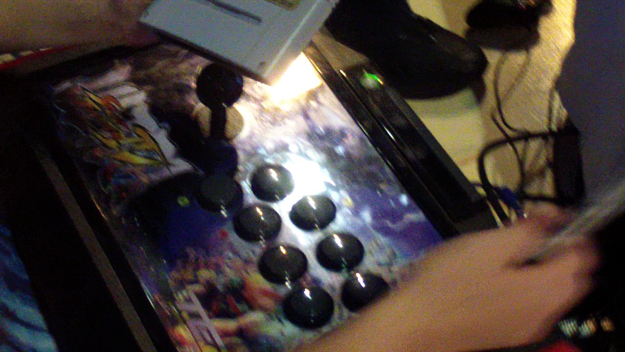 Kayane de la Team G1 dédicace Street Fighter sur Super Nes au Professeur Djack d' Alsace