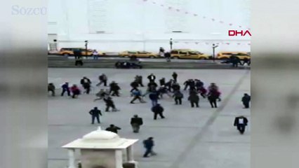 Yozgat'ta meydanda soyunan genci, linçten polis kurtardı