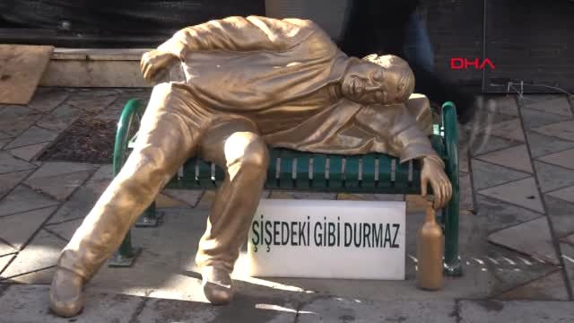 Eskişehir Belediyesi'nden 'Sarhoş Adam Heykeli'