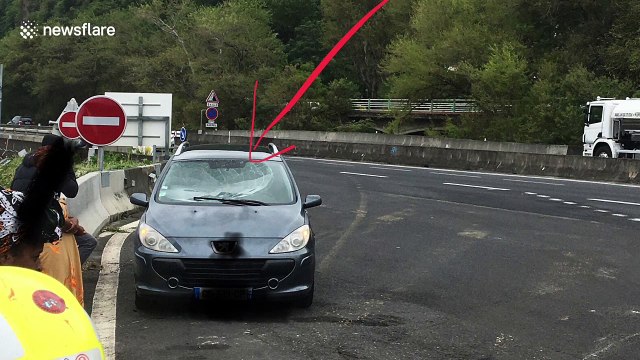 Biker submerged by massive waves on La Reunion highway