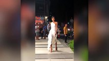 H'Hen Niê tái diễn lại màn catwalk 