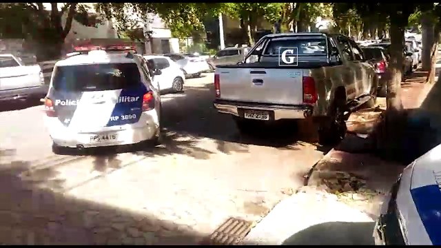 Jovens são presos após atirarem em policiais