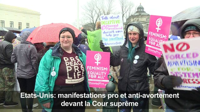 Manifestations pro et anti-avortement devant la Cour suprême