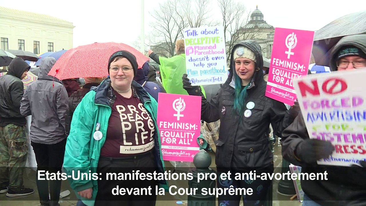Manifestations pro et anti-avortement devant la Cour suprême