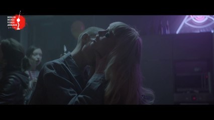 POSHLAYA MOLLY  TYPICAL - PARTY WITH THE SWIMMING POOL