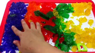 Feel Good Video/Playing With JELLO in Rainbow Colors/Squishy/Slicing/Mushy/Colorful Crystal Gelatin