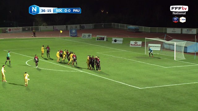 Coup franc qui frôle le poteau !