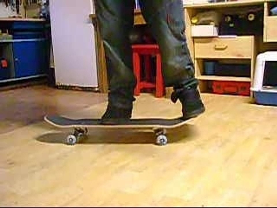 Ollie + tentative de heelflip