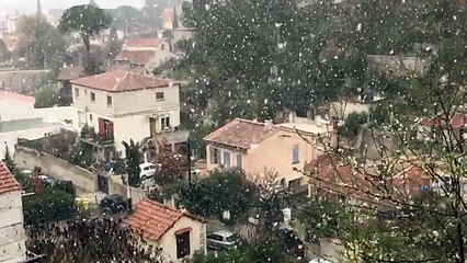 Neige à Marseille : fortes chutes dans le quartier de la Barasse (11e)