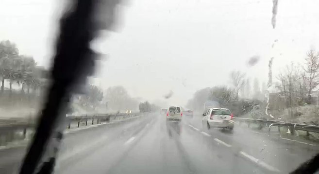Neige en Provence : fortes chutes sur l'A50 entre Aubagne et Marseille