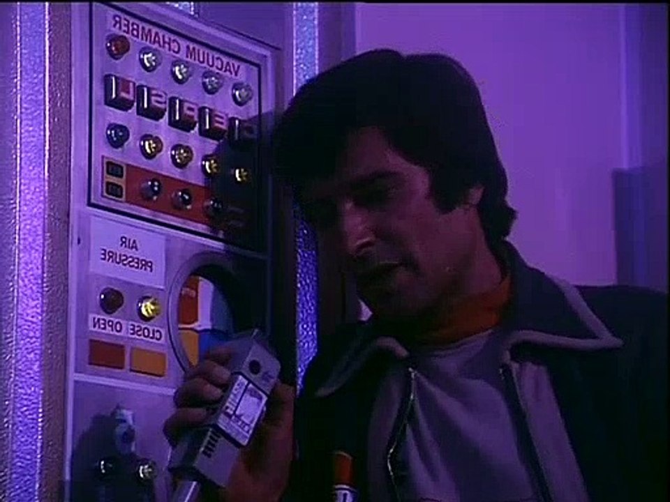 Space 1999 S02 E16 The Beta Cloud