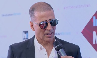 Akshay Kumar takes fashion advice from his son