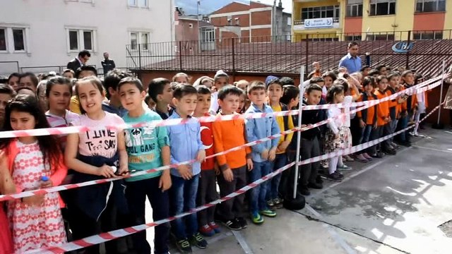 Kayı kostümü giyen öğrenciler nevruzu kutladı