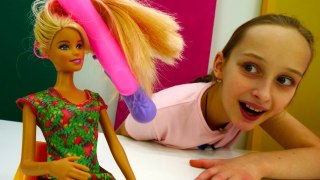 Игры одевалки - Барби собирается на свидание с Кеном