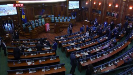 Kosova'da muhalif vekillerden gaz bombası