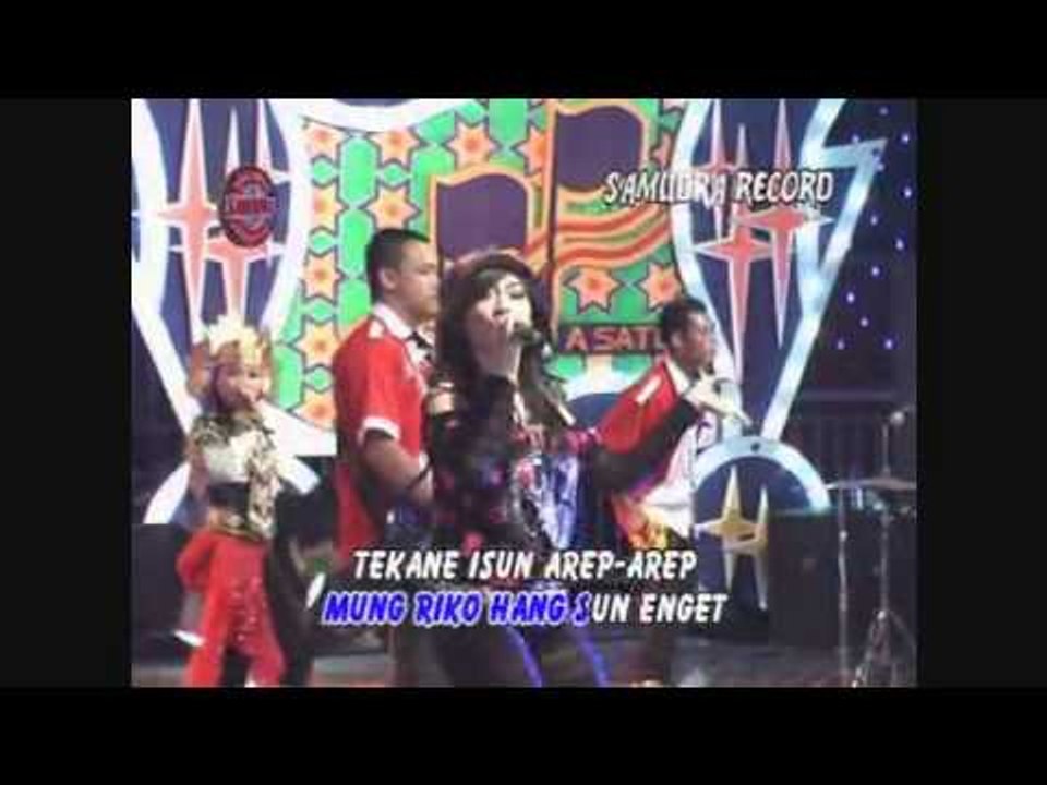 Ratna Antika - Gundo Latar (Official Video)