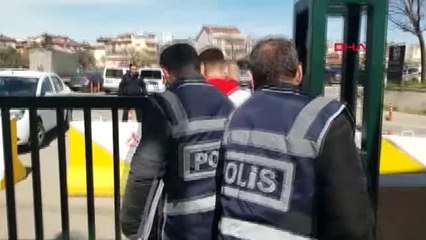 Kocaeli Taksicinin Boğazına Bıçağı Dayayıp Parasını Gasp Ettiler