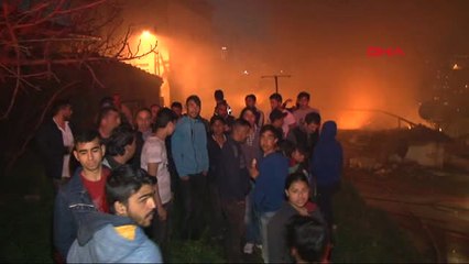 Ataşehir'de Gecekondu Alev Alev Yandı