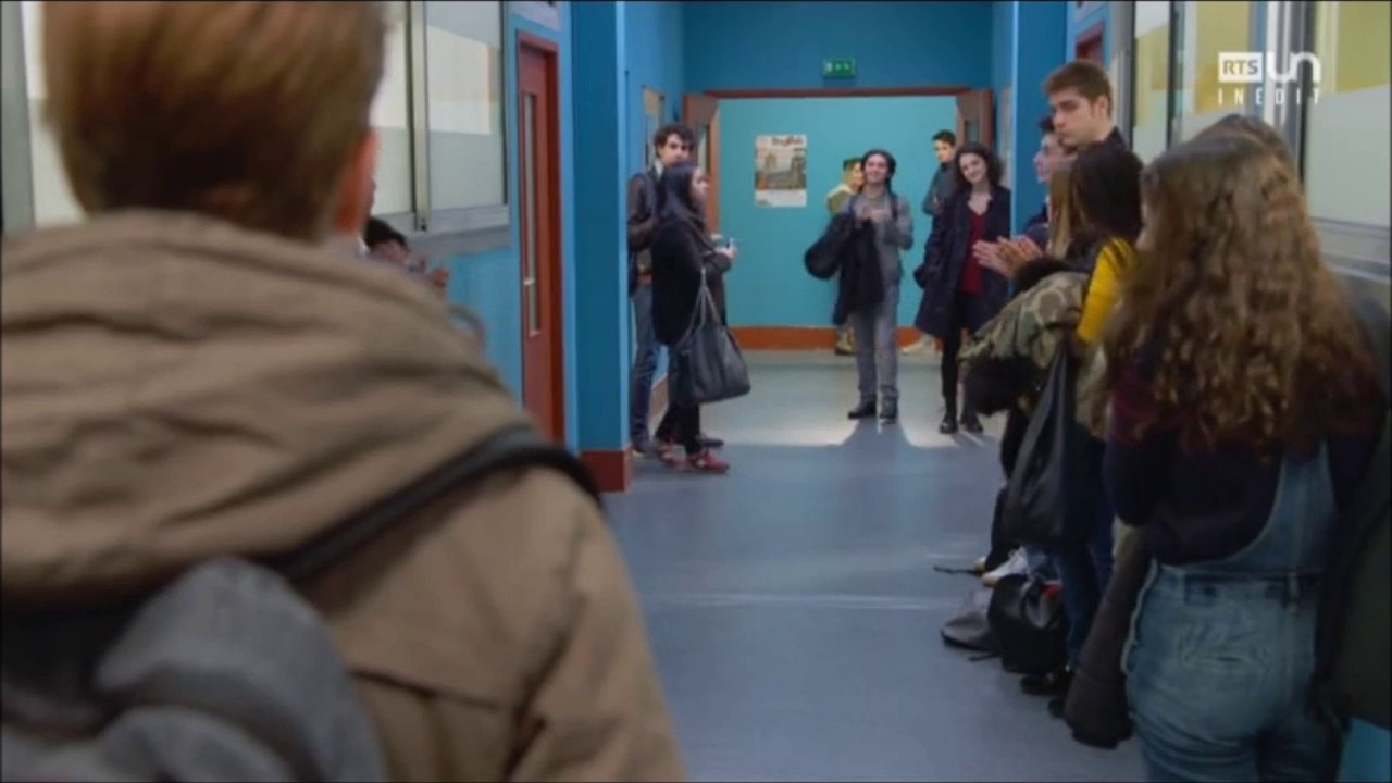 Plus Belle La Vie : Antoine applaudit pour son courage !!